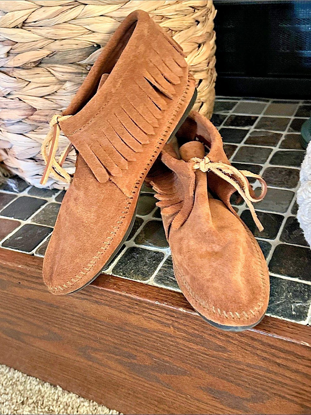 Minnetonka Classic Fringe Hardsole Boot Brown Fringe Moccasin Shoes